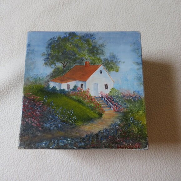 White Cottage Painted Box - Picture 1 of 6
